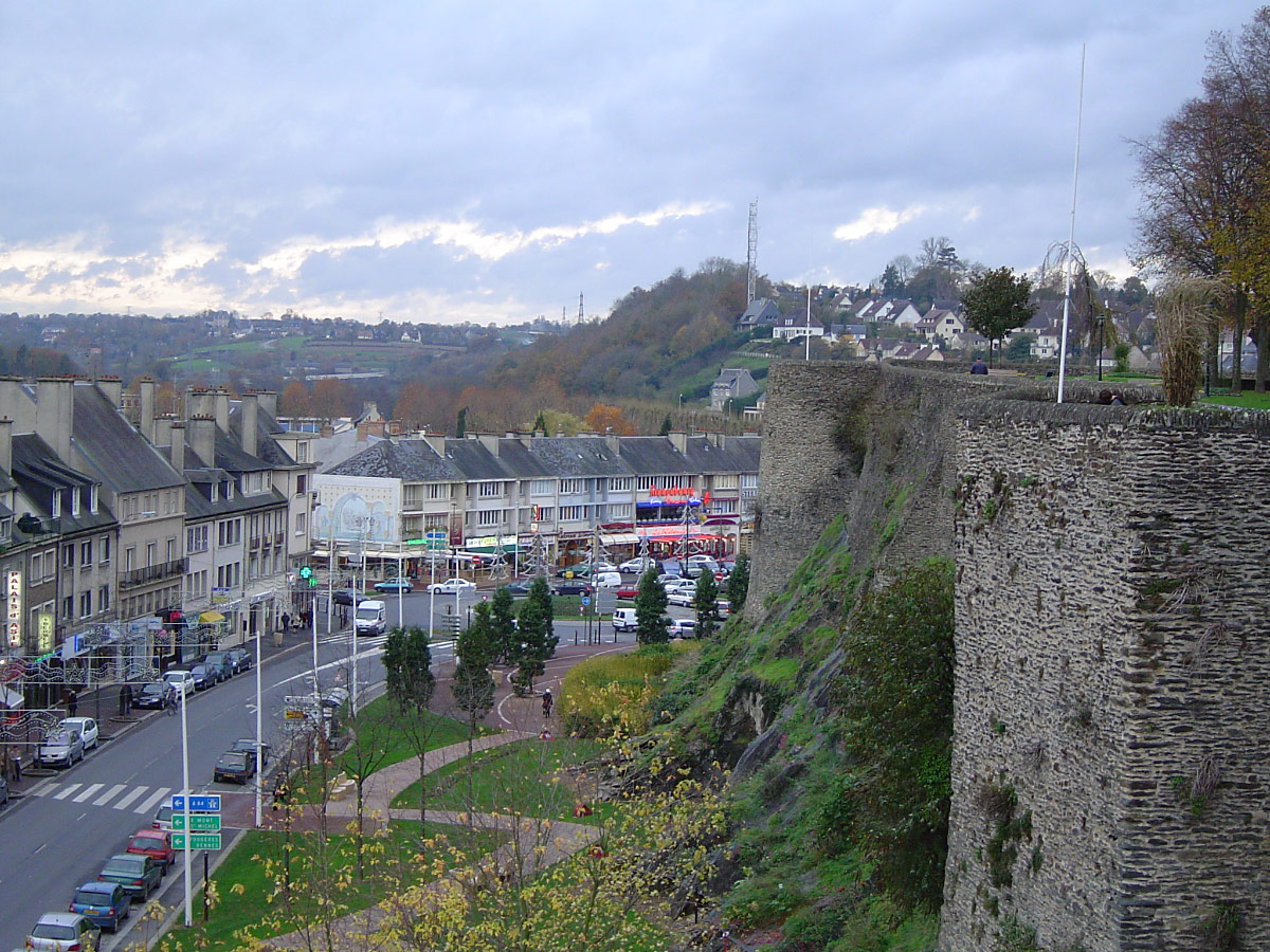 Remparts of Saint-Lô (Photo License CC-BY-SA-2.5)